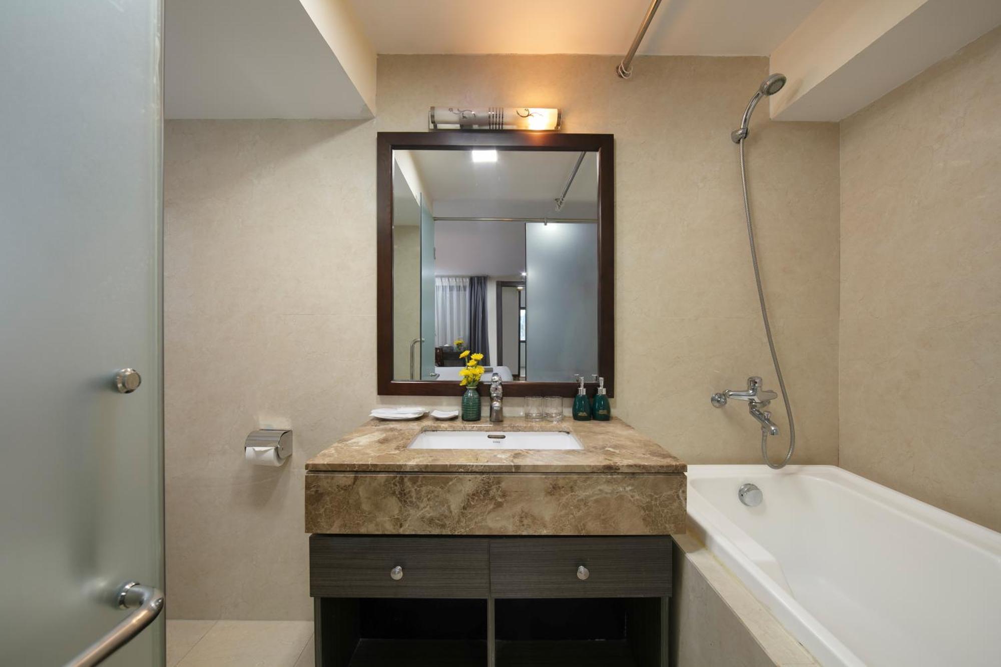 Brilliant Me Tri Hotel & Spa Hanoi Exterior photo